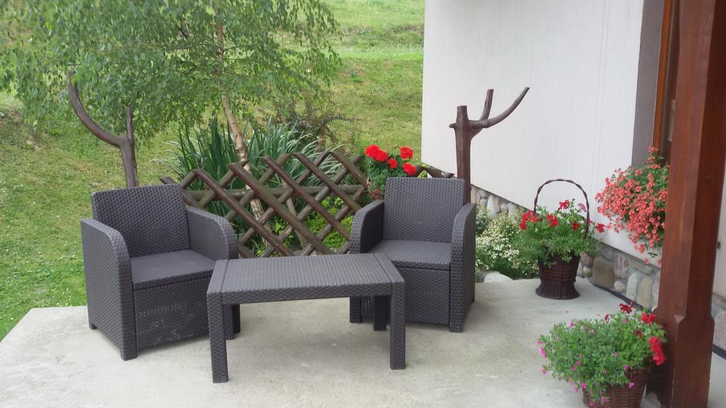 Apartamenty I Pokoje Rodzinne Czarna Gora Exterior photo