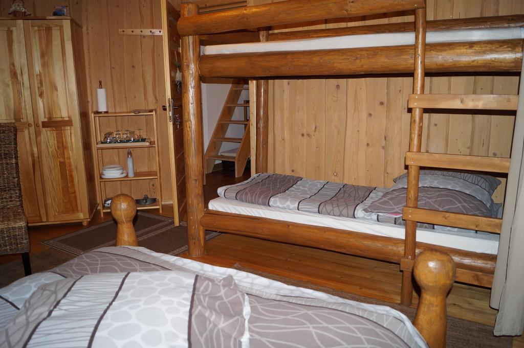 Apartamenty I Pokoje Rodzinne Czarna Gora Exterior photo