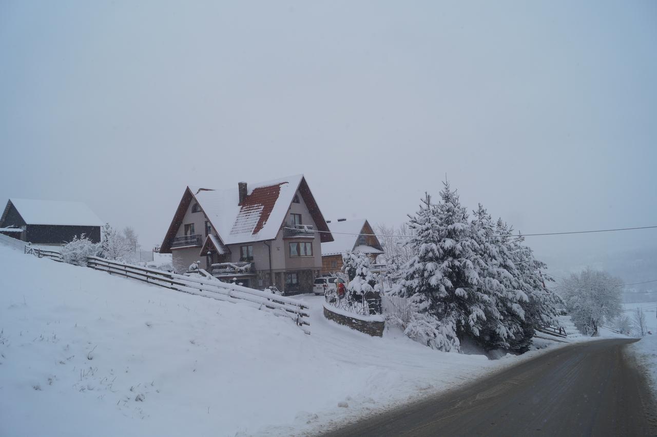 Apartamenty I Pokoje Rodzinne Czarna Gora Exterior photo